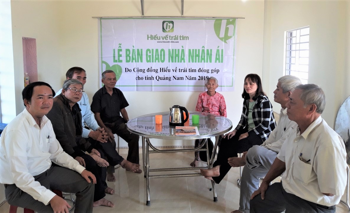 Ban giao nha Ba Xi (1).