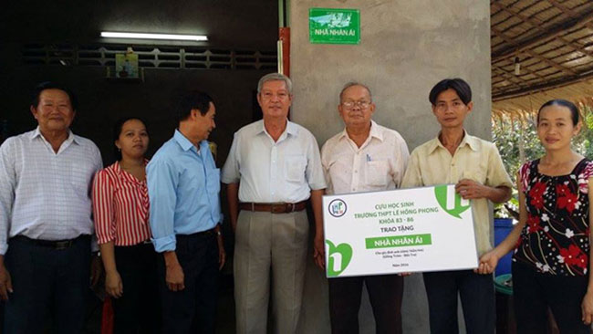 hinh_trao_nha_Dang_Tran_Phu_n.