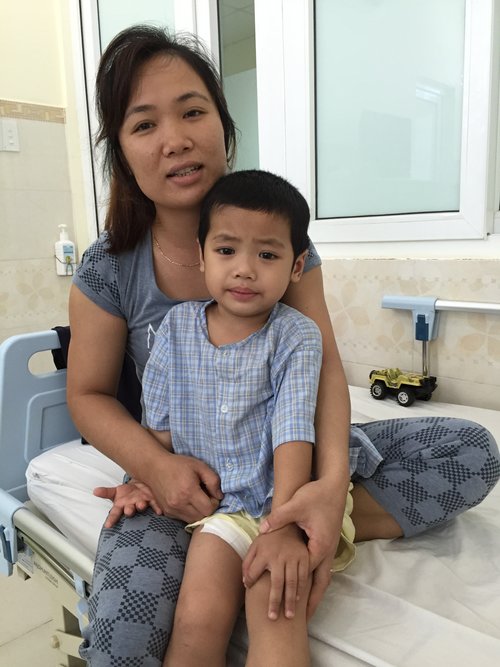 rsz_quảng_bình-_lê_văn_sinh_&_mẹ_sau_ct.