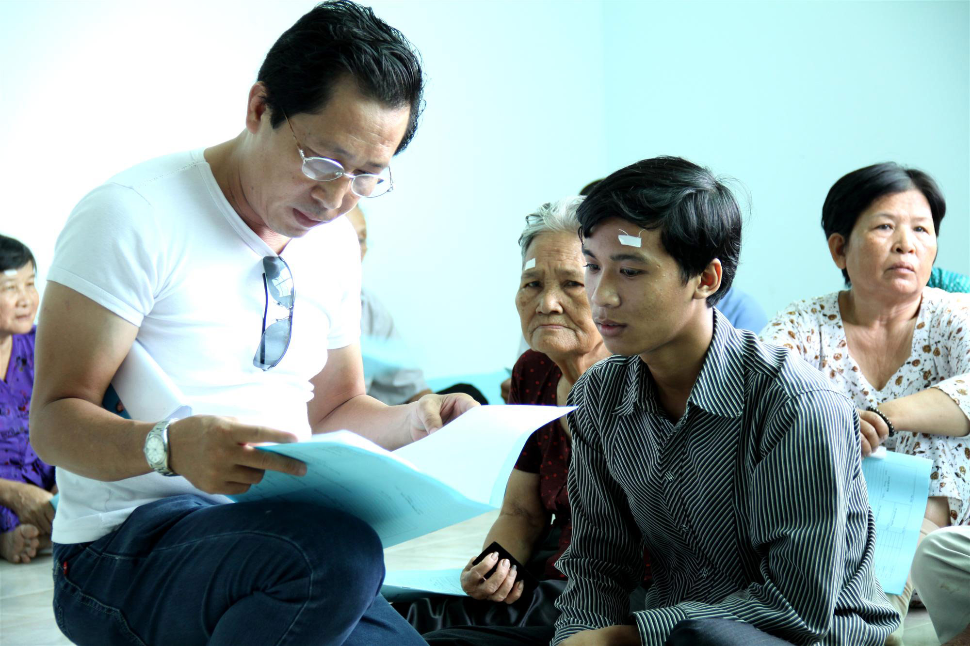 Tham-hoi-suc-khoe-benh-nhan.